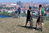 Cyklistů v Praze ubývá: Nejčastěji jezdí v Troji, v Modřanech či v Holešovicích