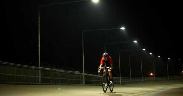 Cyklisté bez světel zaplatí až 2000 korun (ilustrační foto) Cyklisté bez světel zaplatí až 2000 korun (ilustrační foto)