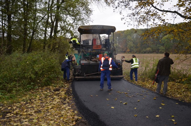 Cyklisté si konečně užijí novou cyklostezku. Vede přes Uhříněves, Netluky a Kolovraty.