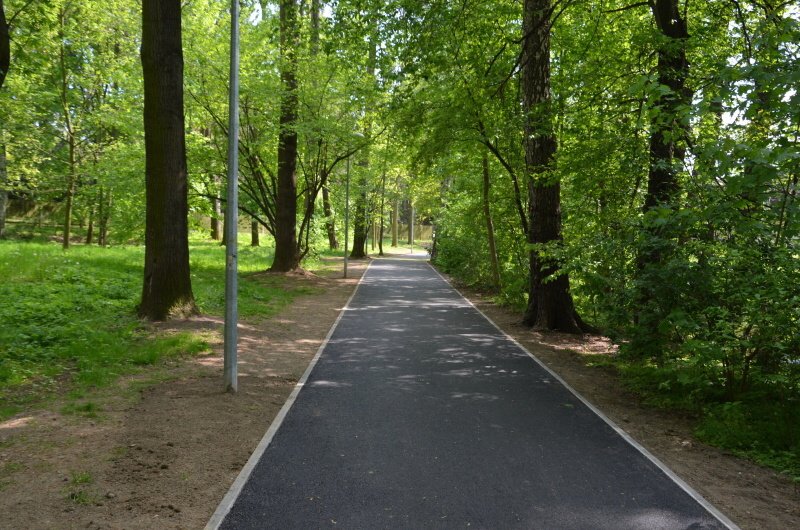 Cyklisté si konečně užijí novou cyklostezku. Vede Přes Uhříněves, Netluky a Kolovraty.