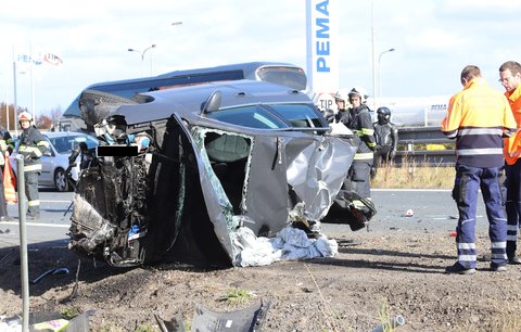 Tragédie na D8! Při nehodě auta a náklaďáku zemřel muž (†52), dálnice byla sedm hodin zavřená