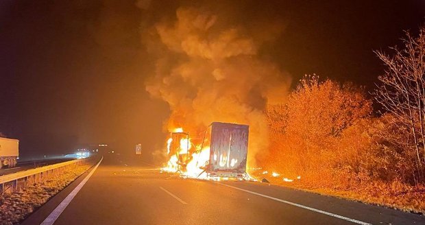 Požár kamionu na D5. (16. listopadu 2021)