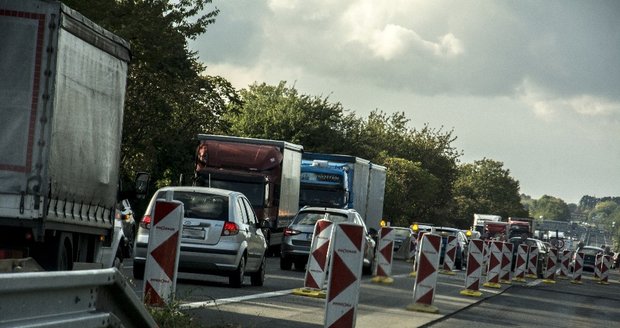 Takhle vypadaly ulice Aviatická a Lipská během opravy na podzim 2016.