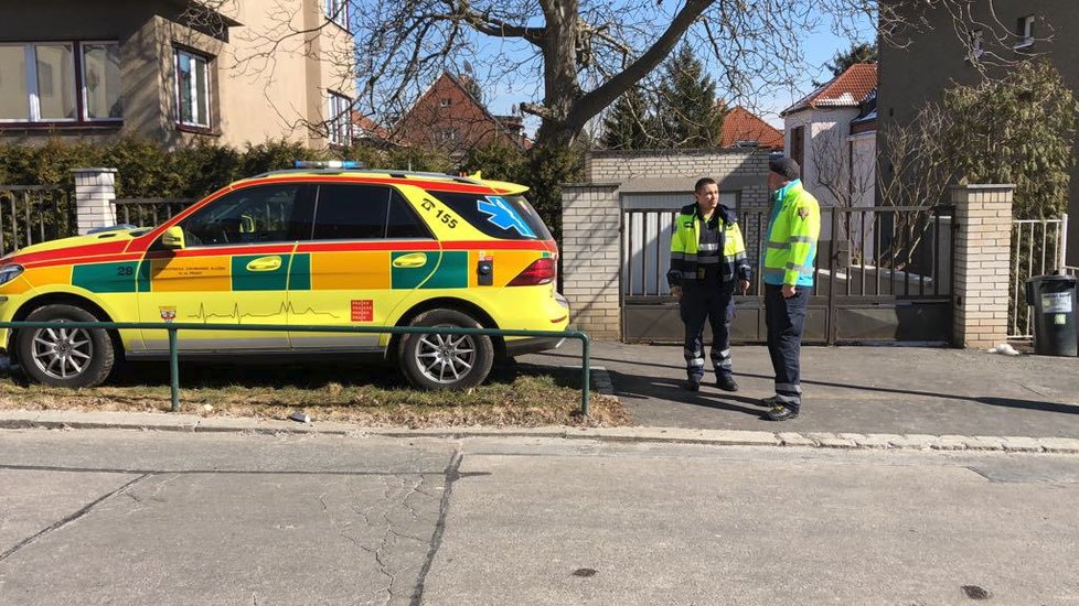 V Šárecké ulici v pražských Dejvicích hořel sklep.