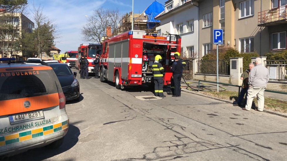 V Šárecké ulici v pražských Dejvicích hořel sklep.