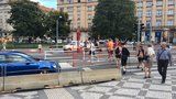 Bláznivý semafor v Praze: Řidiči brzdí na zelenou, lidé chodí na červenou