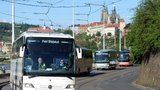 50 autobusů projelo demonstrativně Prahou: „Hrozí nám krach,“ upozorňují dopravci. Havlíčkovi předali návrhy