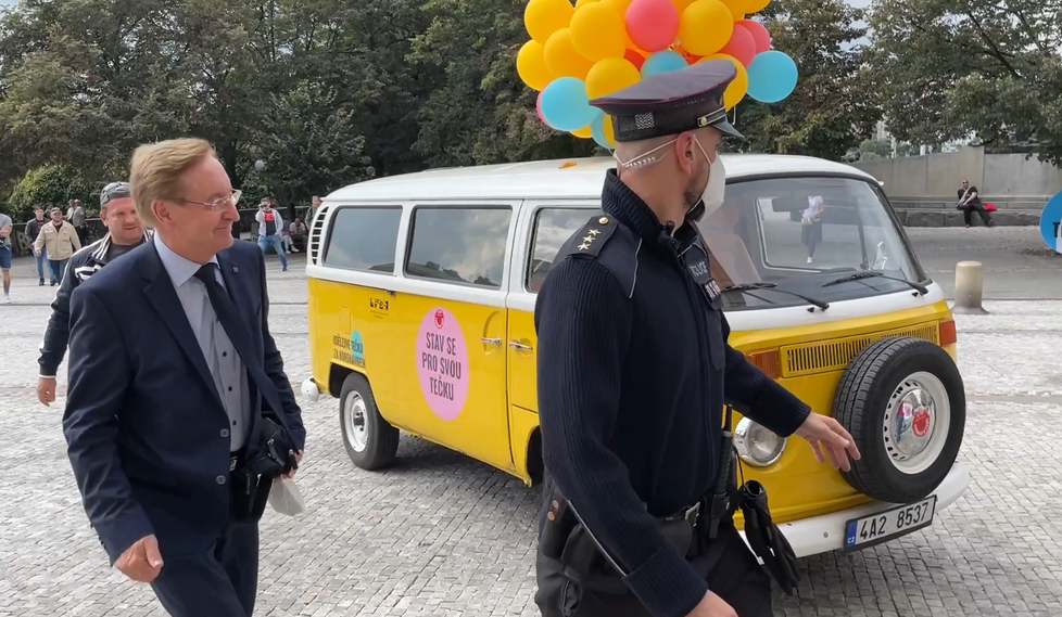 Demonstrace před ministerstvem zdravotnictví. (28. září 2021)