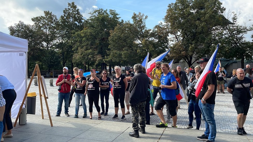 Demonstrace před ministerstvem zdravotnictví. (28. září 2021)