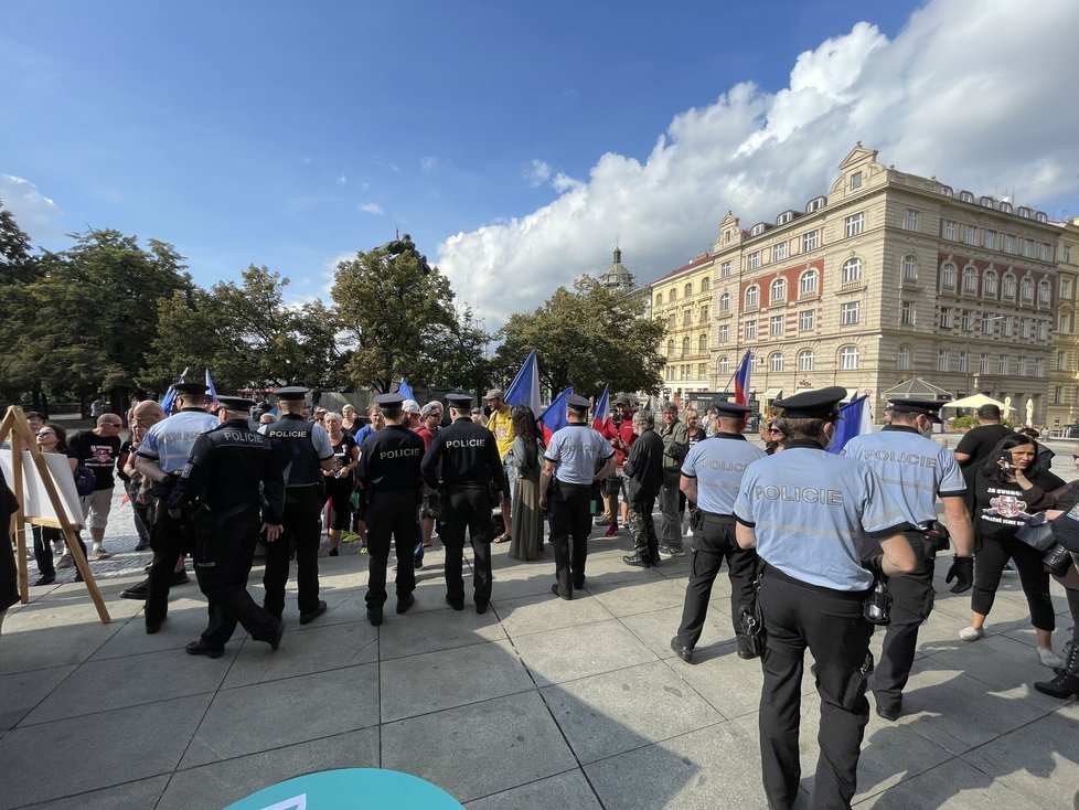 Demonstrace před ministerstvem zdravotnictví. (28. září 2021)