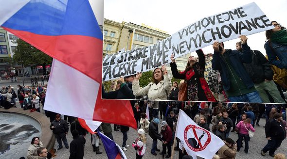 Demonstrace na podporu uprchlíků i proti uprchlíkům. Zastánci opačných názorů se potkali na Václavském náměstí.