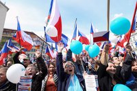 Odpůrci vlády demonstrují na Václaváku. V pohotovosti jsou stovky policistů