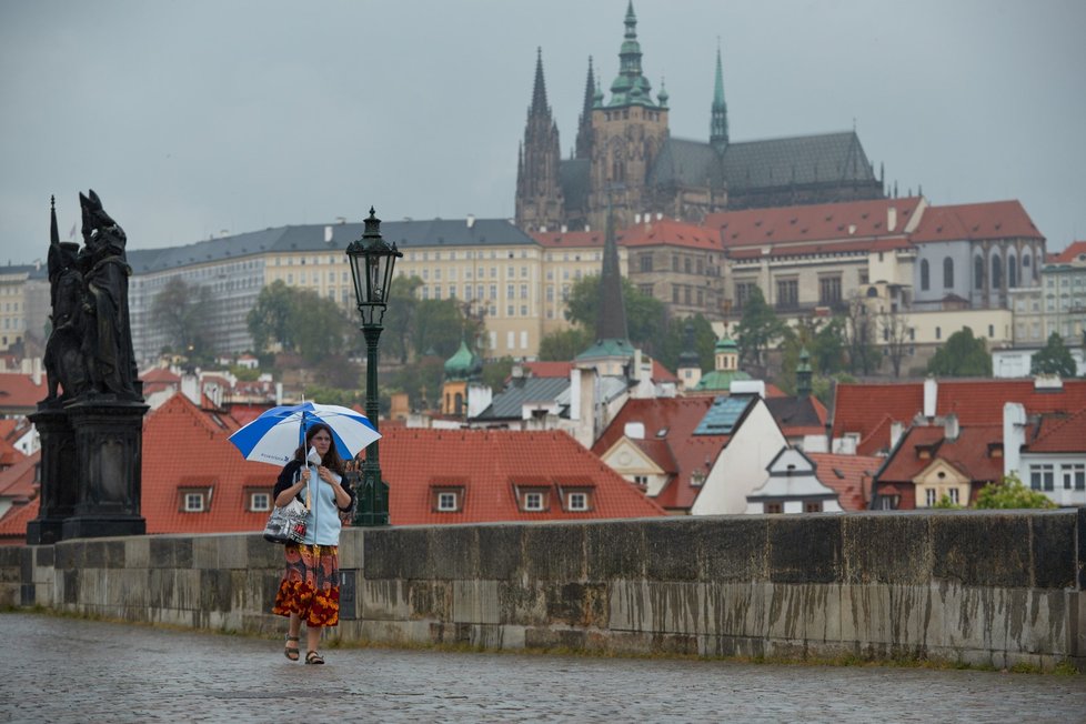 Déšť v Praze (ilustrační foto).