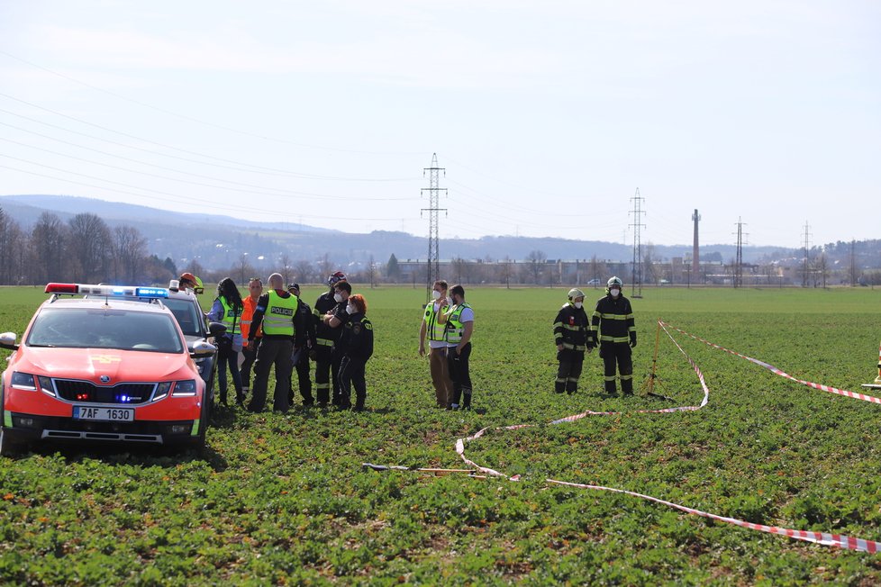 U Dobřichovic se 30. března 2021 zřítil vrtulník, dva lidé zemřeli.