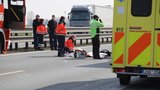 Traktorista s valníkem fekálií přehlédl motorkáře a zabil ho: Rodině musí dát 4 miliony