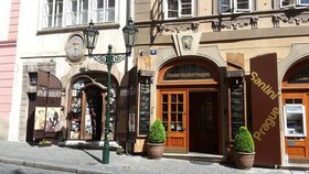 V uličkách Prahy objevíte stovky domovních znamení. Ve středověku o svém majiteli mnohé vypovídaly.