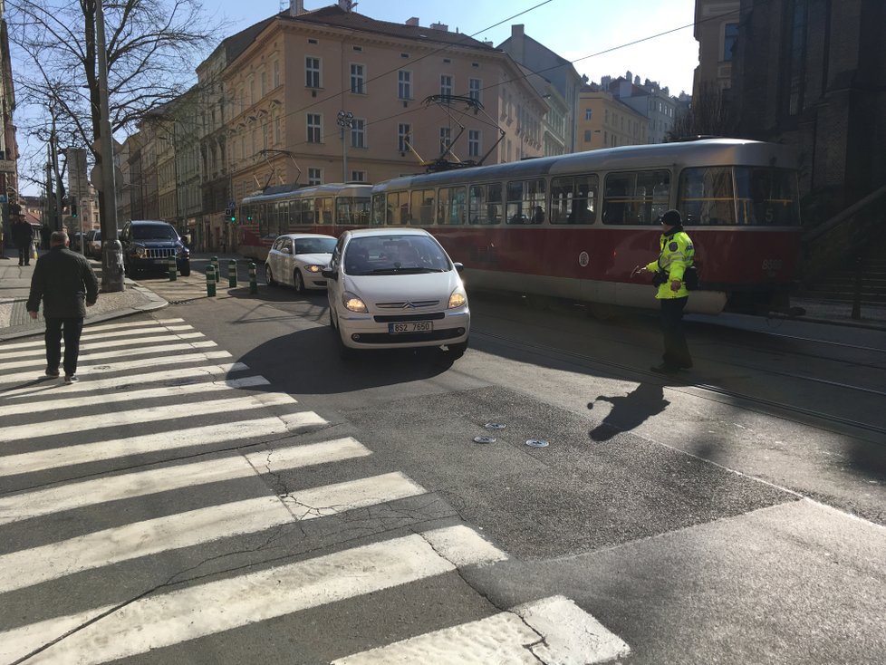 Situace v dopravě byla i čtvrtý den pro řidiče nepříjemná.