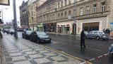 Na Andělu stála hodinu doprava: Pyrotechnik prověřoval podezřelé zavazadlo