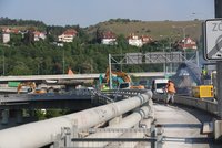 Rekonstrukce Barrandovského mostu: Prodlužuje se konec letošních oprav. Skončí dělníci 10. října?