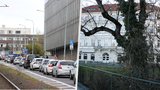 Největší letošní pražské průšvihy: Dopravní zácpy, náměstí nebezpečné pro vozíčkáře i feťáci v ulicích
