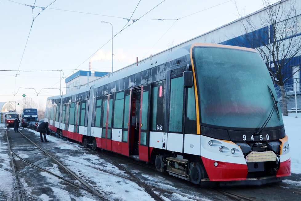 Polovina tramvají Škoda 15 ForCity, které má dopravní podnik ve svém vozovém parku, není klimatizovaná. Do dvou let by měly být klimatizované všechny. (ilustrační foto)