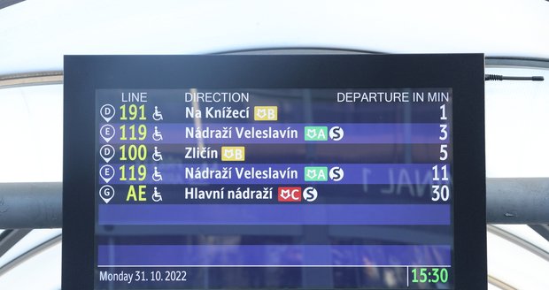I na pražské Letiště Václava Havla pořídil dopravní podnik LED obrazovku za 290 tisíc korun.