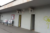 Stop páchnoucím nárožím! Brno zavedlo v centru veřejné toalety zdarma