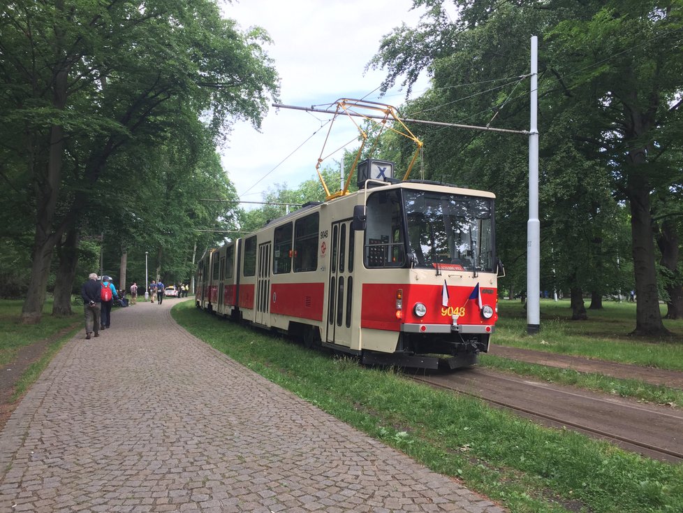Doprovodná tramvaj KT8D5