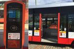 V tramvajích lze nově zakoupit jízdenku bezkontaktní platební kartou.