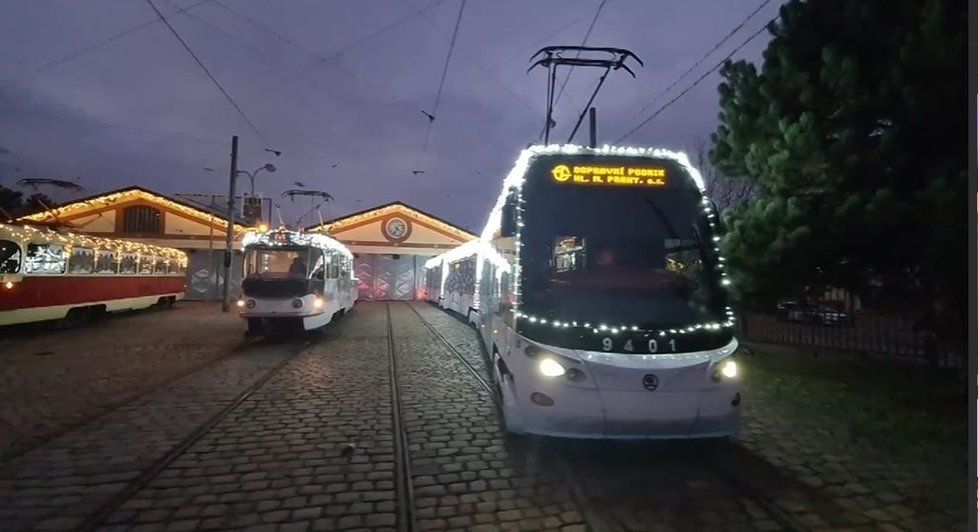 Vánočně vyzdobené tramvaje, 29. listopadu 2020.