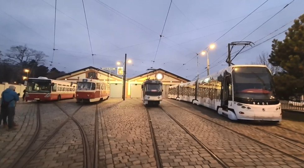 Vánočně vyzdobené tramvaje, 29. listopadu 2020.