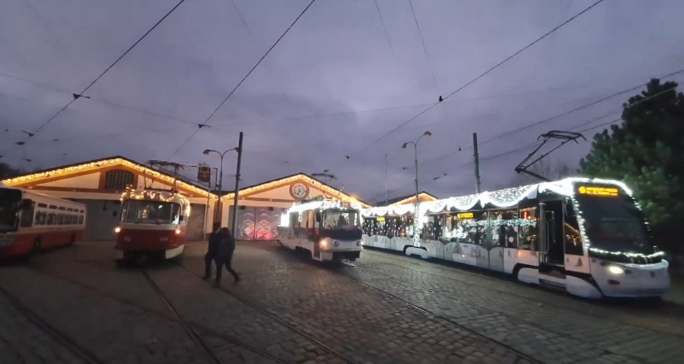 Vánočně vyzdobené tramvaje, 29. listopadu 2020.