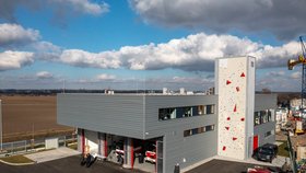 Velký den pro hasiče z Dubče: Nová zbrojnice bude sloužit jako školicí i evakuační centrum