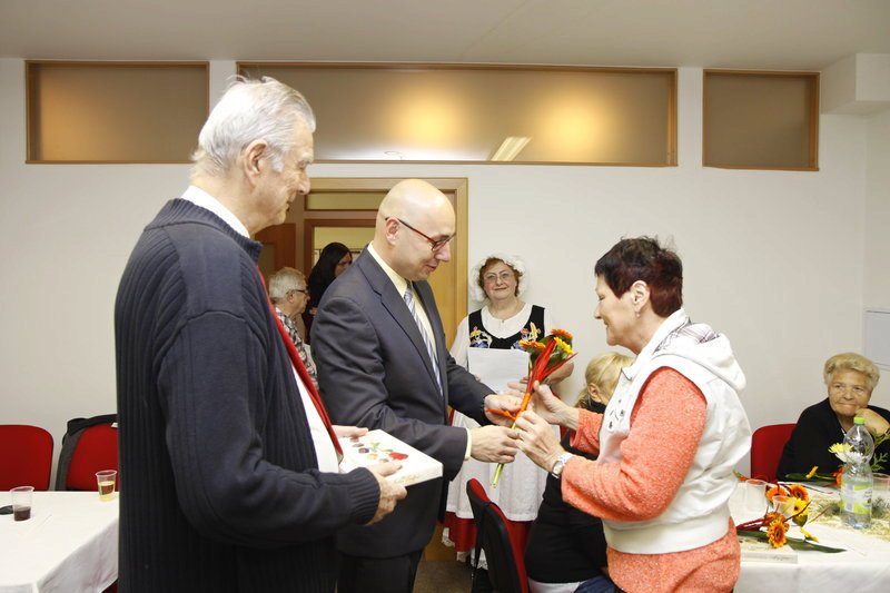 Žižkovským seniorům poblahopřál k narozeninám ve čtvrtek 10. listopadu zástupce starostky David Gregor.