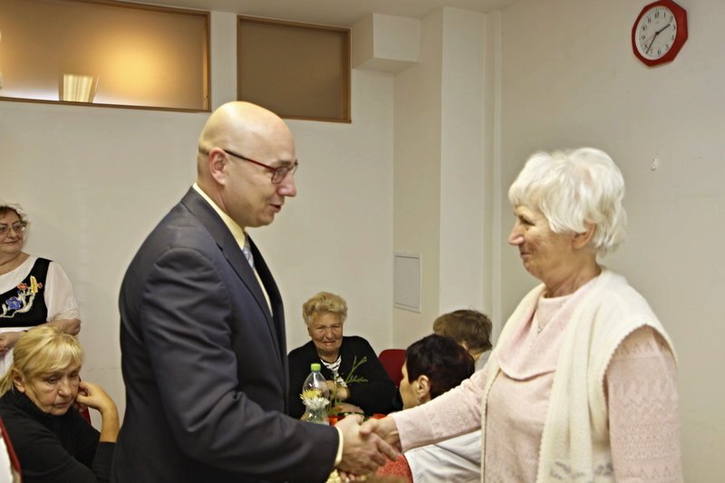 Žižkovským seniorům poblahopřál k narozeninám ve čtvrtek 10. listopadu zástupce starostky David Gregor.