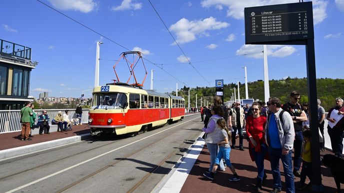 Slavnostní otevření Dvoreckého mostu, 17. dubna 2026 Slavnostní otevření Dvoreckého mostu, 17. dubna 2026