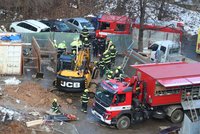 Pyrotechnik a zavřená ulice v Praze 6: Dělníci si mysleli, že našli granát, byla to trubka