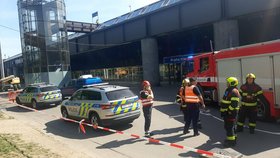 Poplach na hlavním nádraží: Kvůli podezřelému zavazadlu evakuovali halu, metro hodinu jen projíždělo