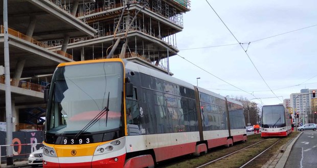 Provoz tramvají na Evropské ochromila 30. ledna 2020 porucha trakčního vedení.