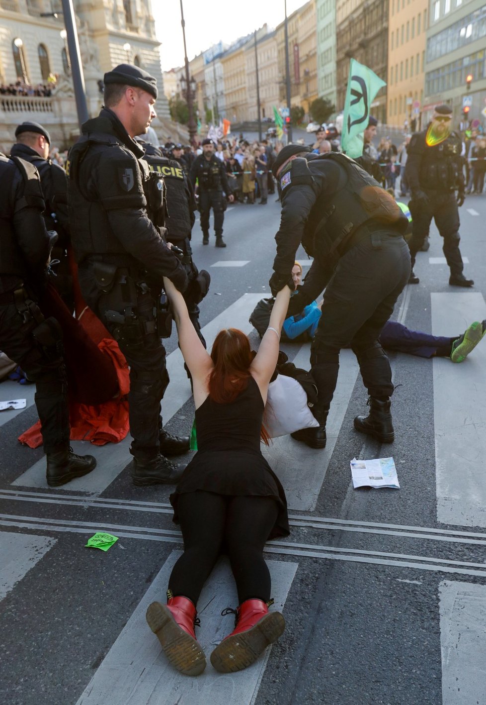 Proti aktivistům, kteří zablokovali magistrálu, zakročila policie