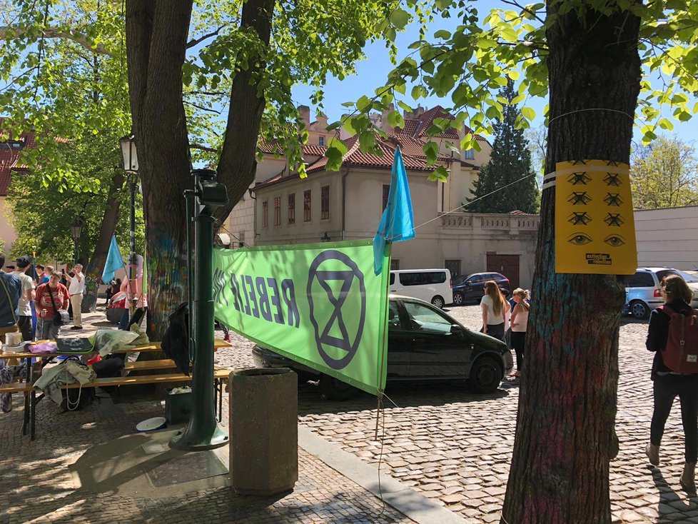 Hnutí Extinction Rebellion nabádá Prahu, aby vyhlásila stav klimatické nouze.