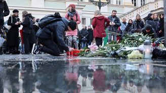 Lidé poslali do sbírek na pozůstalé obětí střelby v Praze miliony