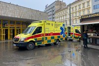 Několik zraněných na Florenci! Muž (70) zkolaboval na eskalátorech, při pádu smetl další lidi