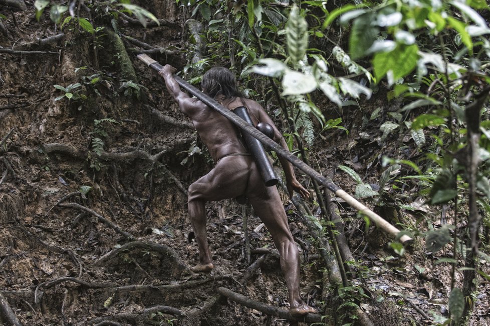 Kmen Huaorani pomalu začíná zapomínat své tradice.