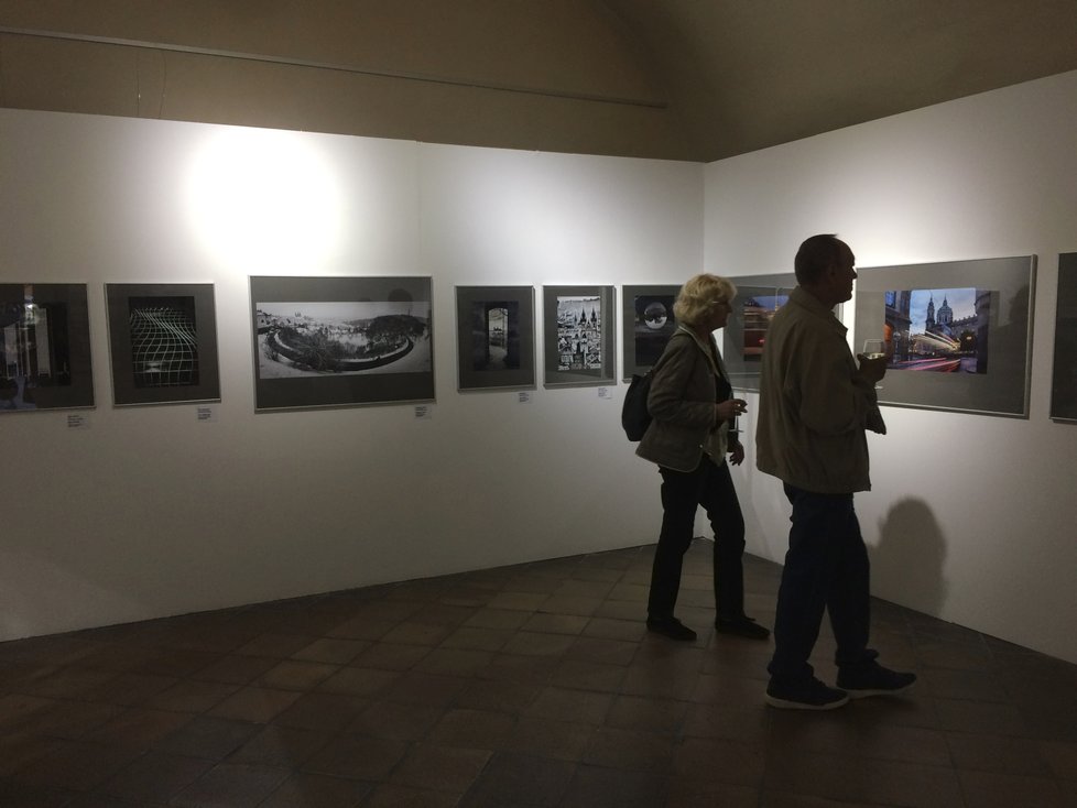 Takto vypadá výstava Praha fotografická. K vidění je na Staroměstské radnici až do 31. května 2019.