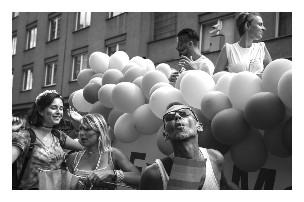 Čestné uznání poroty v kategorii Kronika hlavního města obdržel Zdeněk Velen za fotografie z loňského Prague Pride.