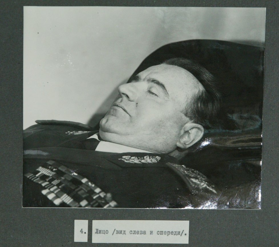 Vystavené tělo prezidenta Klementa Gottwalda.