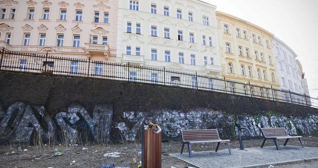 Praha 3 vyrazí do boje proti graffiti: Za 28 milionů vyčistí fasády stovek objektů