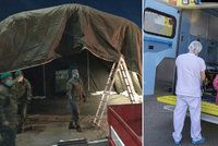 Obří nafukovací hala vyrostla v Libni: Hasiči v ní budou záchranářům dezinfikovat sanitky