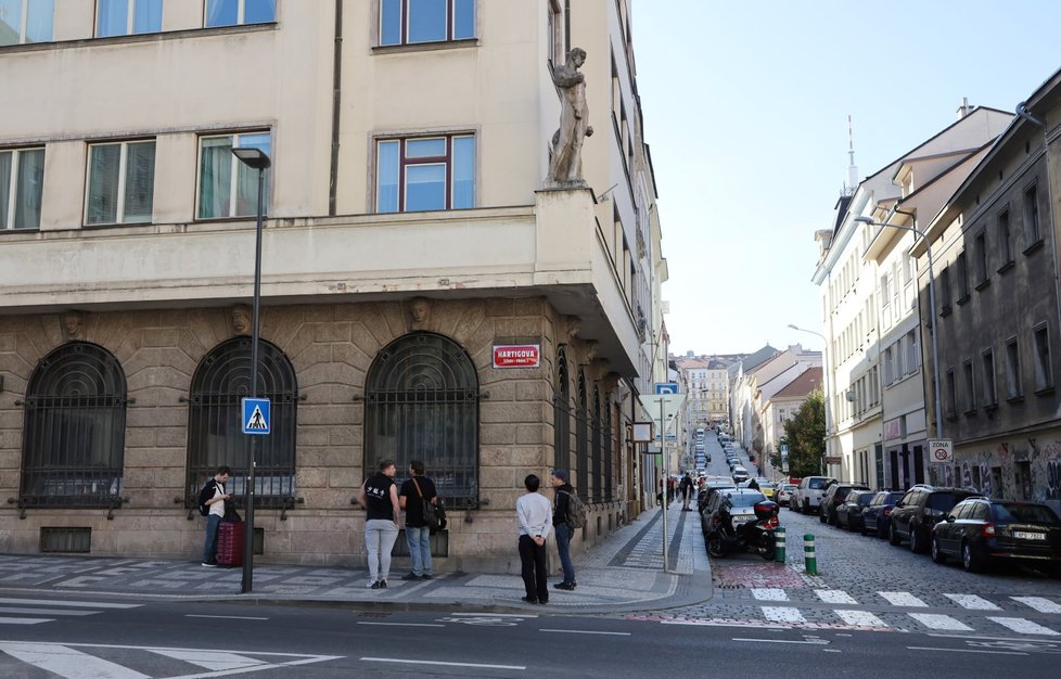 GALERIE Hartigova M sto Kon vovy Praha 3 Za ala S Instalac Uli n ch galerie-hartigova-m-sto-kon-vovy-praha-3-za-ala-s-instalac-uli-n-ch